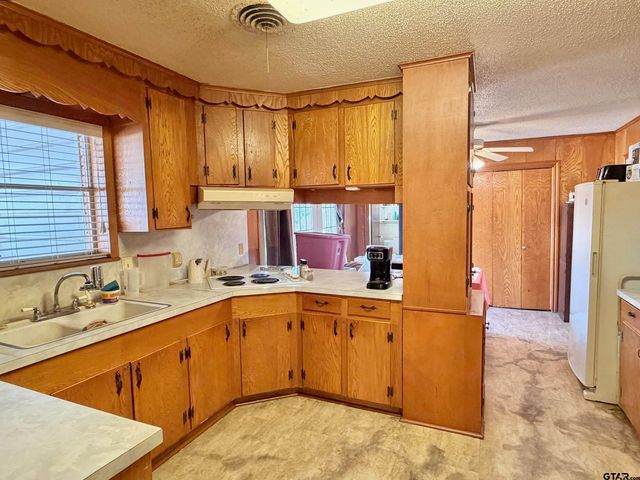 110 Charles Street, Crockett, TX 75835