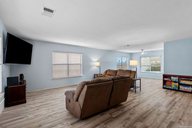 8010 Brisbane, Converse, TX 78109