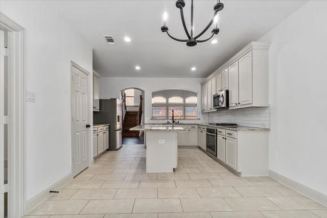 2468 Lakeland Drive, Grand Prairie, TX 75054
