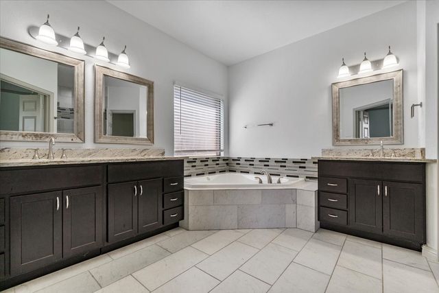 2468 Lakeland Drive, Grand Prairie, TX 75054