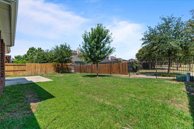 2468 Lakeland Drive, Grand Prairie, TX 75054