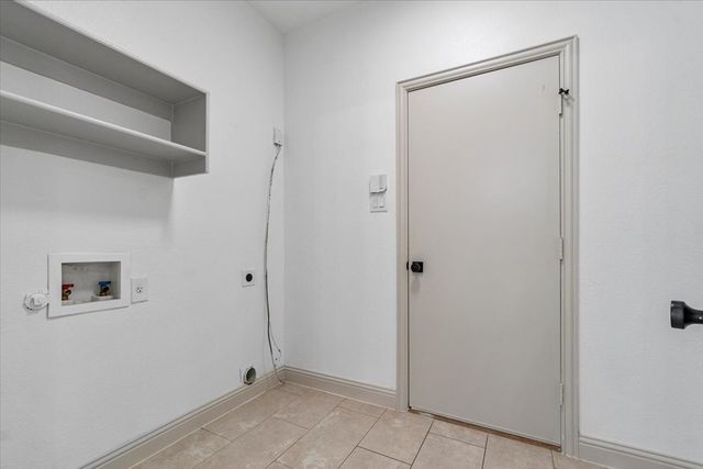 2468 Lakeland Drive, Grand Prairie, TX 75054