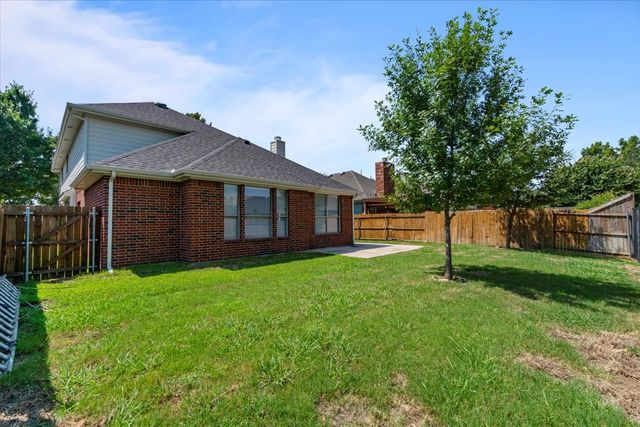 2468 Lakeland Drive, Grand Prairie, TX 75054