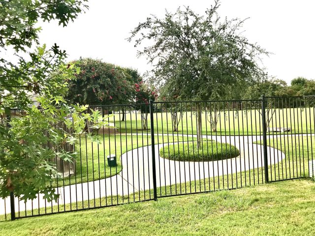 2468 Lakeland Drive, Grand Prairie, TX 75054