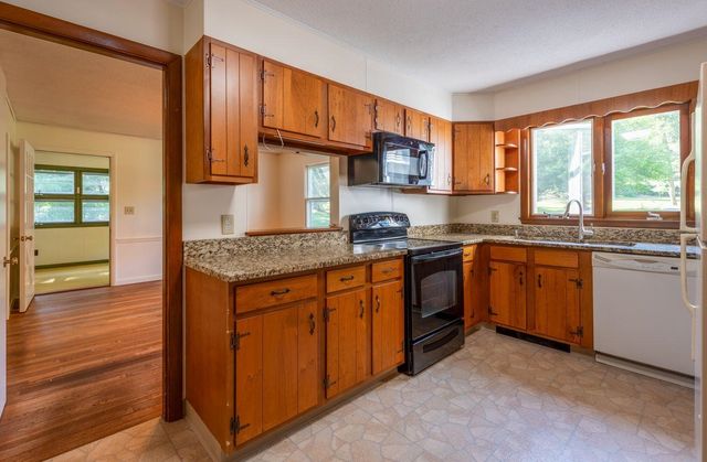 8 Mirror Lake Drive, Tuftonboro, NH 03853