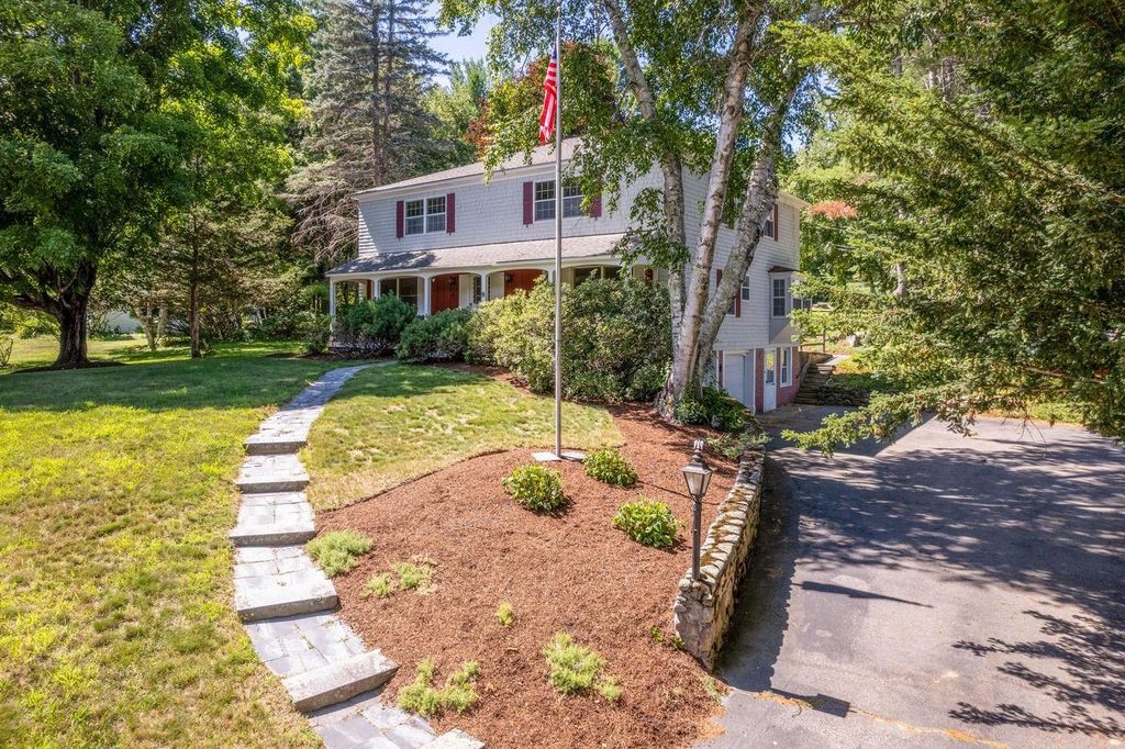 8 Mirror Lake Drive, Tuftonboro, NH 03853
