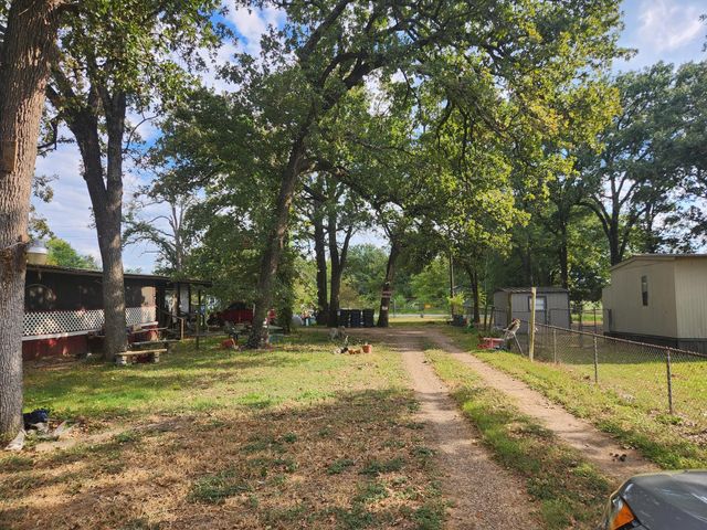 343 E Golden Oaks Drive, Mabank, TX 75156