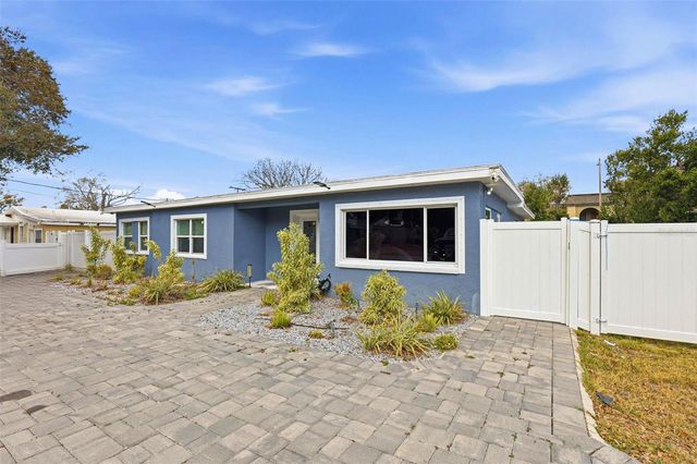 2521 W CREST AVENUE, Tampa, FL 33614