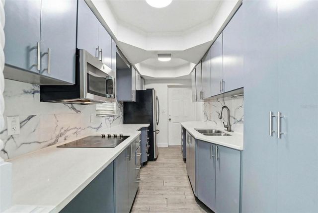 2521 W CREST AVENUE, Tampa, FL 33614