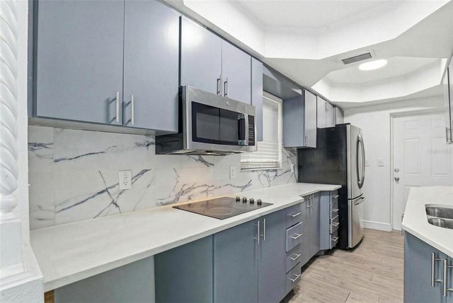 2521 W CREST AVENUE, Tampa, FL 33614