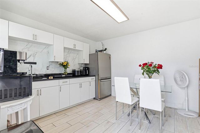 2521 W CREST AVENUE, Tampa, FL 33614