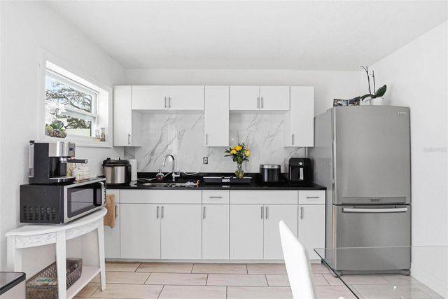 2521 W CREST AVENUE, Tampa, FL 33614