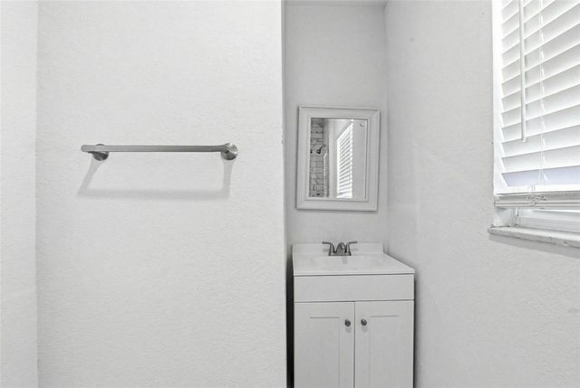 2521 W CREST AVENUE, Tampa, FL 33614