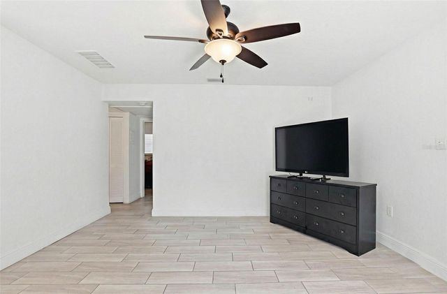 2521 W CREST AVENUE, Tampa, FL 33614