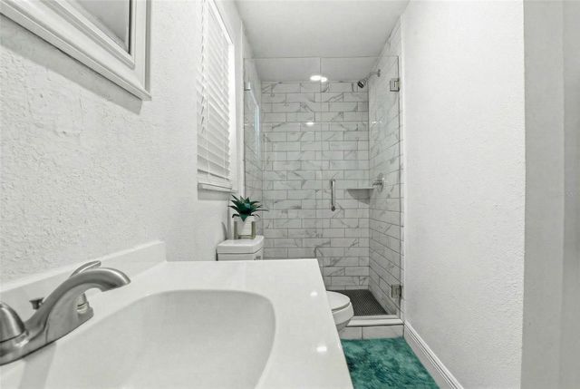 2521 W CREST AVENUE, Tampa, FL 33614