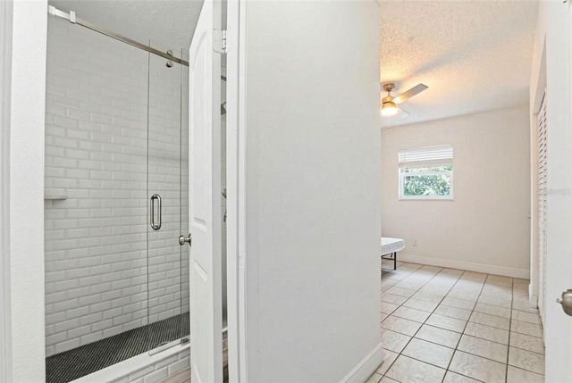 2521 W CREST AVENUE, Tampa, FL 33614