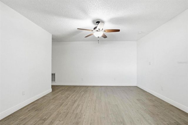 2521 W CREST AVENUE, Tampa, FL 33614