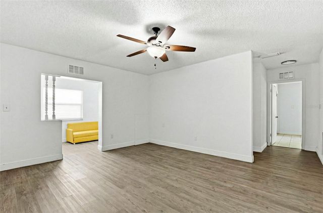 2521 W CREST AVENUE, Tampa, FL 33614