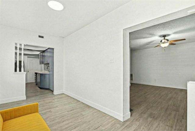 2521 W CREST AVENUE, Tampa, FL 33614