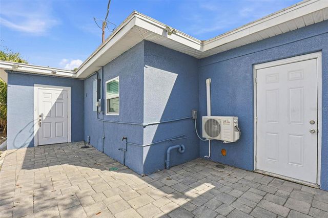 2521 W CREST AVENUE, Tampa, FL 33614