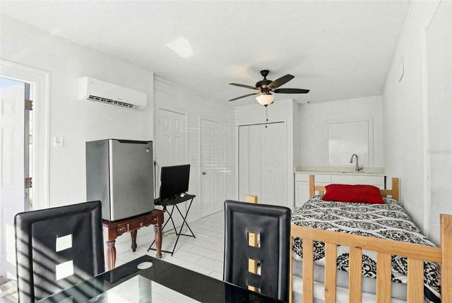 2521 W CREST AVENUE, Tampa, FL 33614