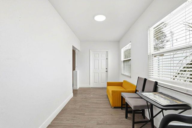 2521 W CREST AVENUE, Tampa, FL 33614