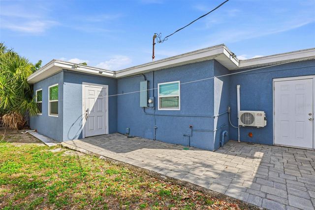 2521 W CREST AVENUE, Tampa, FL 33614