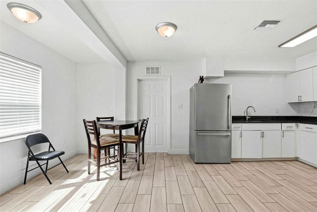 2521 W CREST AVENUE, Tampa, FL 33614