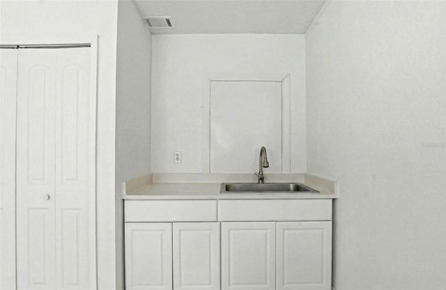 2521 W CREST AVENUE, Tampa, FL 33614