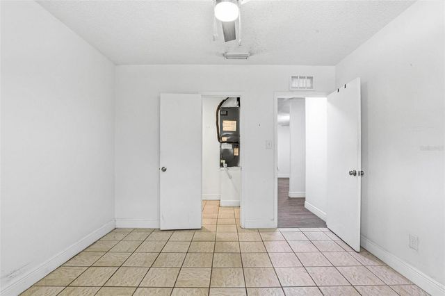 2521 W CREST AVENUE, Tampa, FL 33614