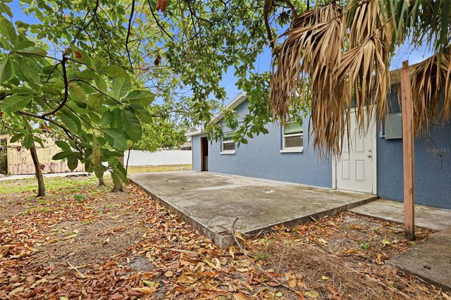 2521 W CREST AVENUE, Tampa, FL 33614