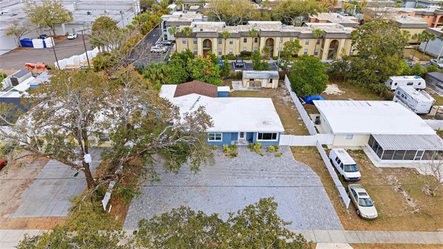 2521 W CREST AVENUE, Tampa, FL 33614