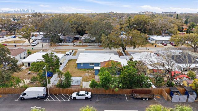 2521 W CREST AVENUE, Tampa, FL 33614