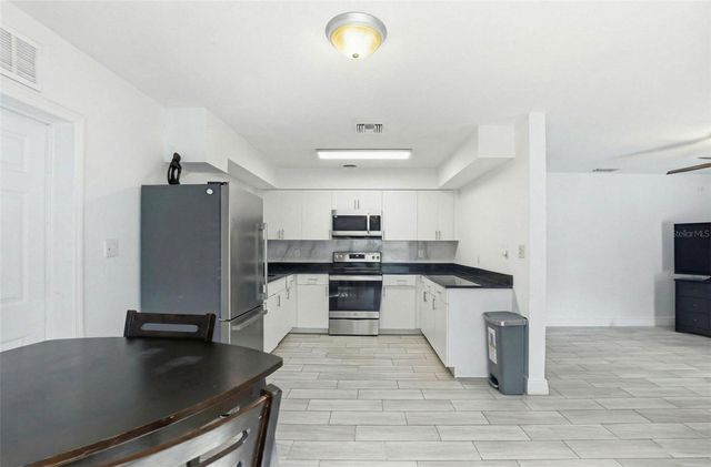 2521 W CREST AVENUE, Tampa, FL 33614