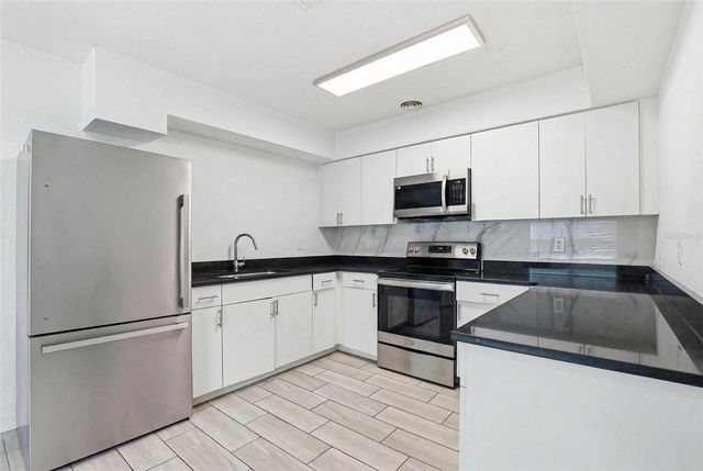 2521 W CREST AVENUE, Tampa, FL 33614