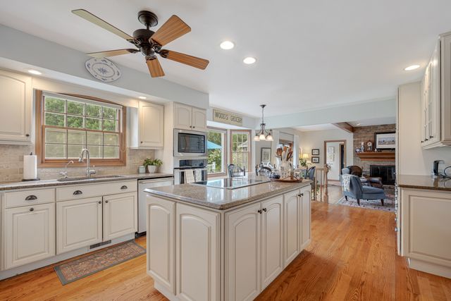 6214 N Wyndwood Drive, Crystal Lake, IL 60014