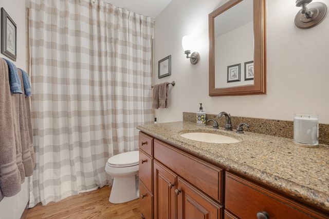 6214 N Wyndwood Drive, Crystal Lake, IL 60014