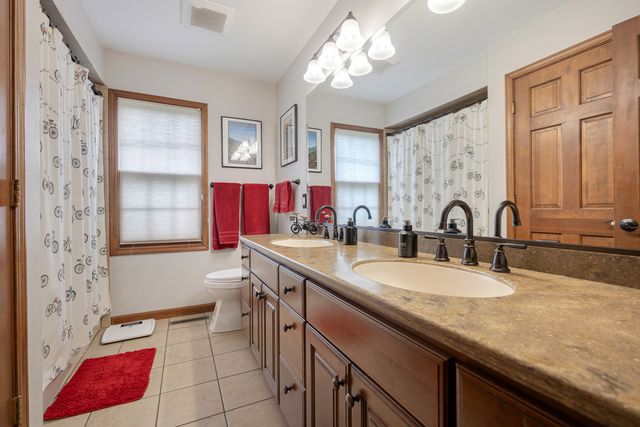 6214 N Wyndwood Drive, Crystal Lake, IL 60014