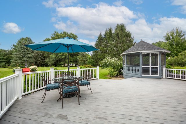 6214 N Wyndwood Drive, Crystal Lake, IL 60014