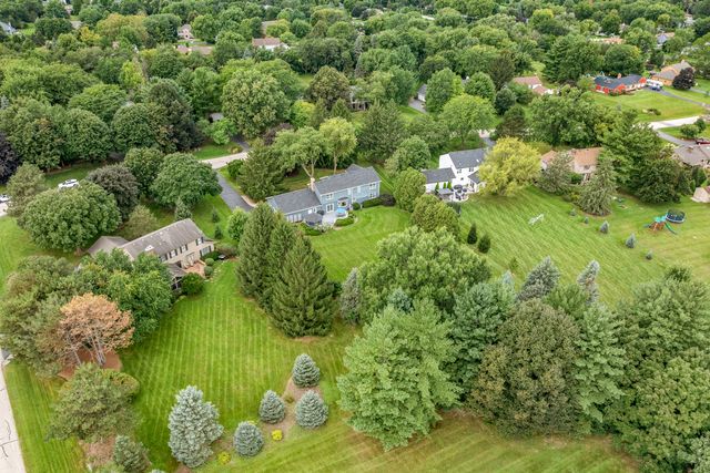 6214 N Wyndwood Drive, Crystal Lake, IL 60014