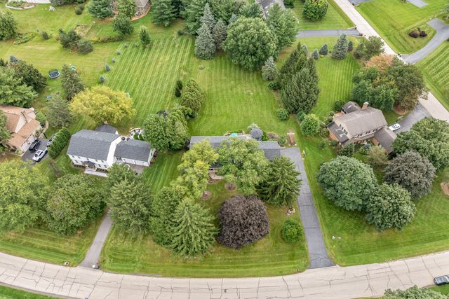 6214 N Wyndwood Drive, Crystal Lake, IL 60014