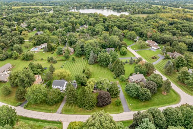 6214 N Wyndwood Drive, Crystal Lake, IL 60014