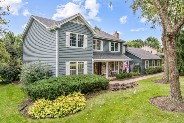 6214 N Wyndwood Drive, Crystal Lake, IL 60014