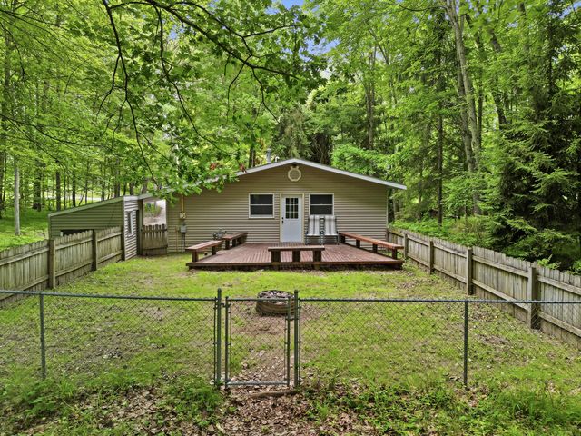 8128 Highland Trail, Canadian Lakes, MI 49346