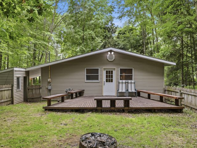 8128 Highland Trail, Canadian Lakes, MI 49346