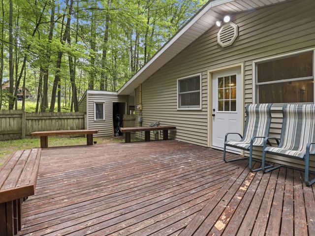 8128 Highland Trail, Canadian Lakes, MI 49346