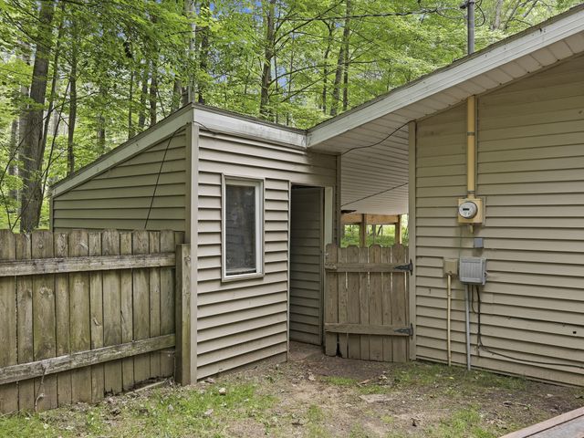 8128 Highland Trail, Canadian Lakes, MI 49346