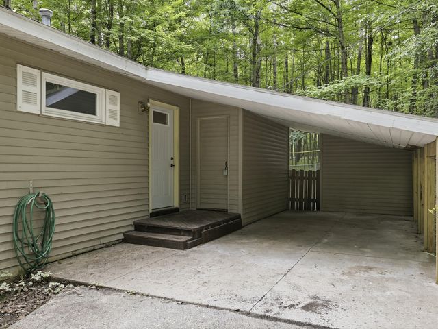 8128 Highland Trail, Canadian Lakes, MI 49346