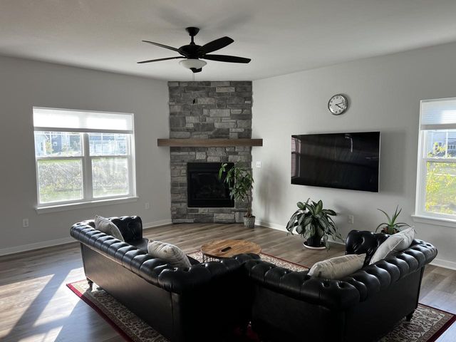 N114W7191 Oakmont DRIVE, Cedarburg, WI 53012