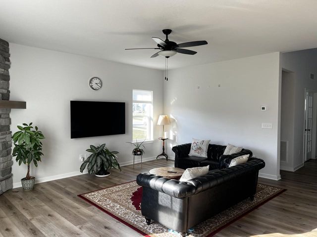 N114W7191 Oakmont DRIVE, Cedarburg, WI 53012